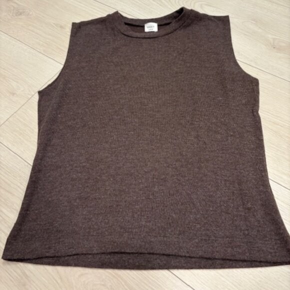 Leset Top - Picture 1 of 7